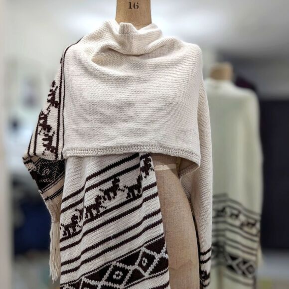 Alpaca Fringed Shawl - Picture 4 of 8